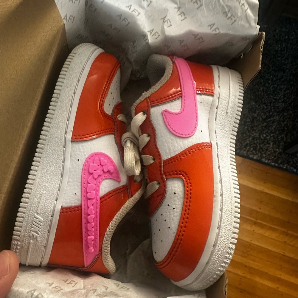 Nike Air Force One Valentine’s Day Size 8C - Picture 9 of 11